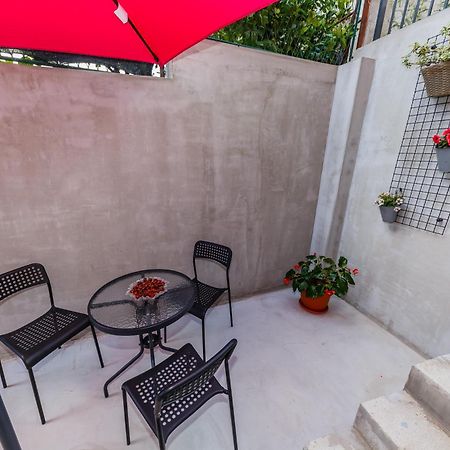 Apartmani Ujakovic Kastela Exterior photo