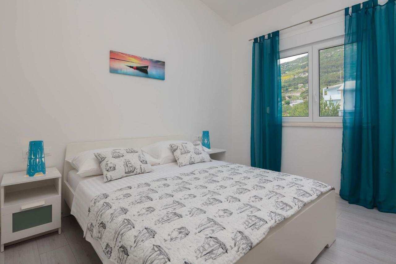 Apartmani Ujakovic Kastela Exterior photo