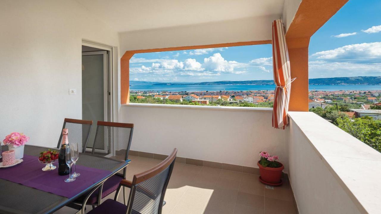Apartmani Ujakovic Kastela Exterior photo