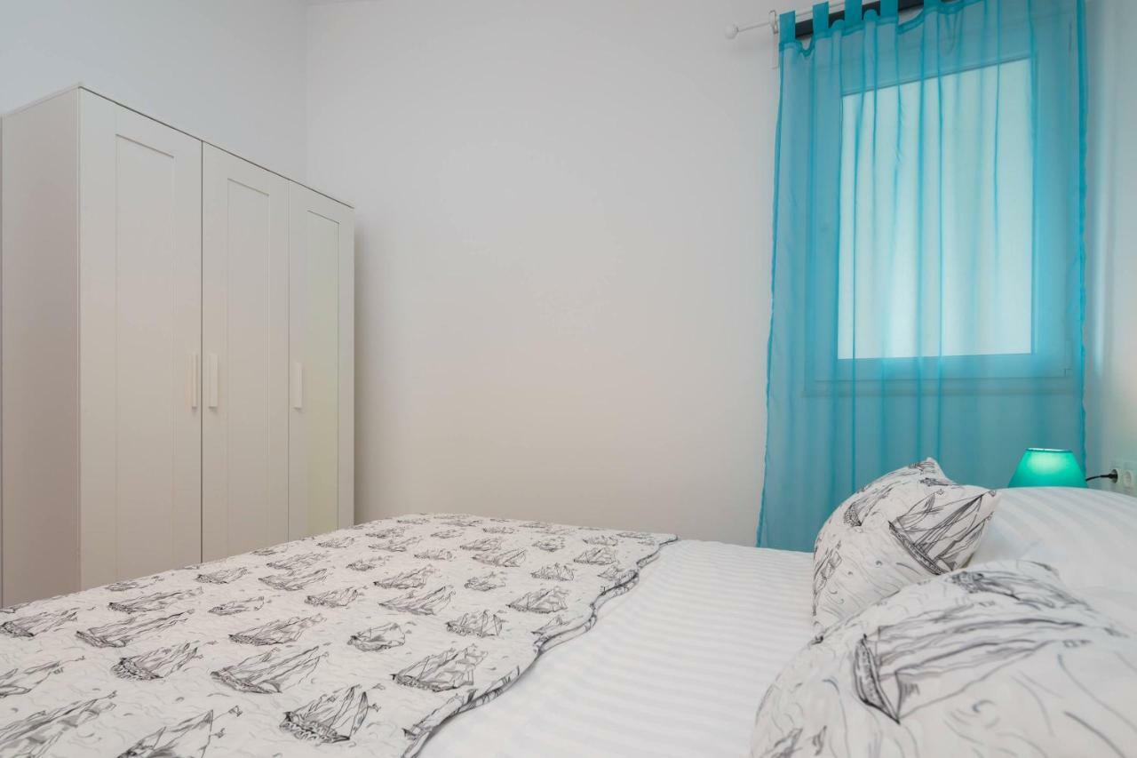 Apartmani Ujakovic Kastela Exterior photo